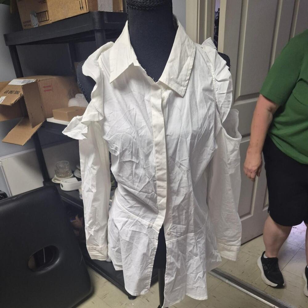 Kaktus white blouse with ruffled